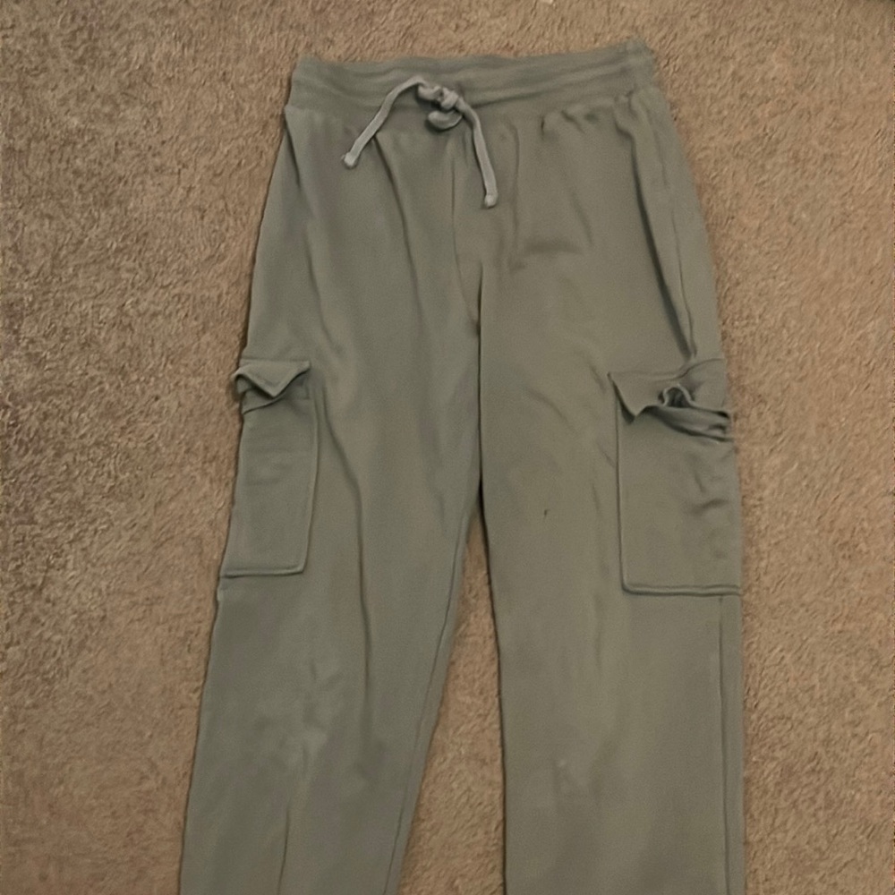 These are olive green sweatpants from ambiance in a size small.